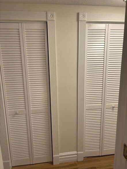 Building Photo - 100 Pierce St