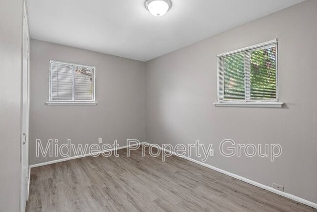 Building Photo - 24 Boles Ave