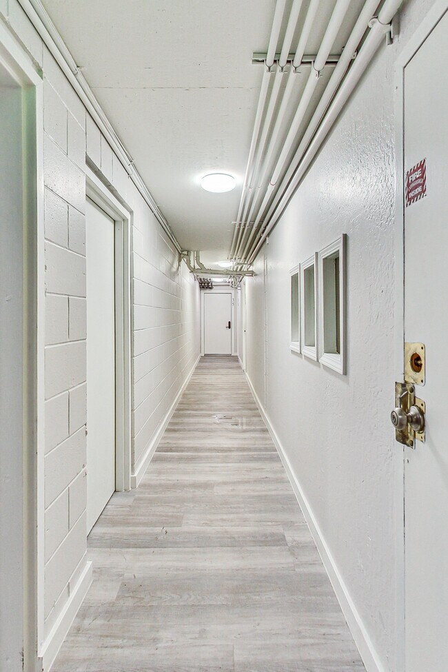 Building Photo - Laurel Haus