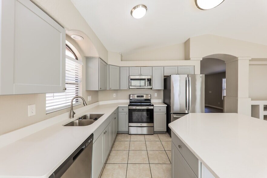 Building Photo - 3233 E Tonopah Dr