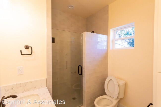 Building Photo - 2 br, 1.5 bath House - 1160 Leff Street