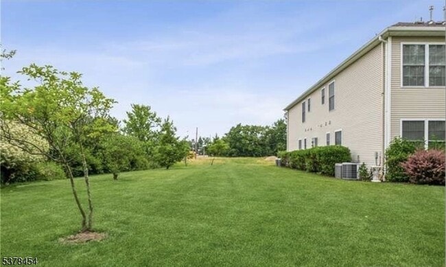 Building Photo - 115 Chariot Ct