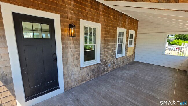 Building Photo - 47 Cosey Beach Ave