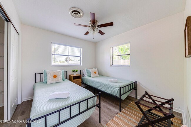 Building Photo - 130 Melaleuca Dr