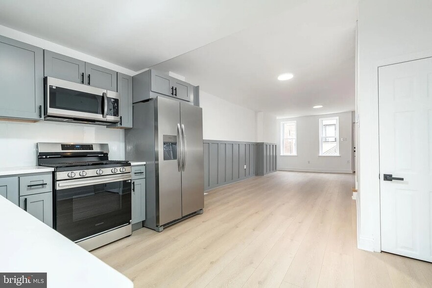 Building Photo - 2133 Latona St