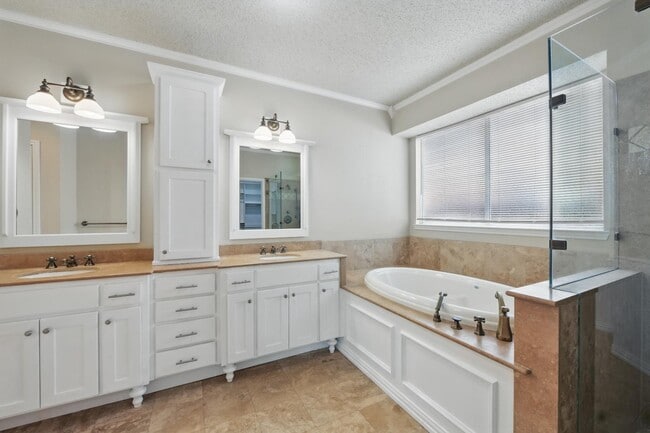 Building Photo - 2521 Timber Ridge Ln