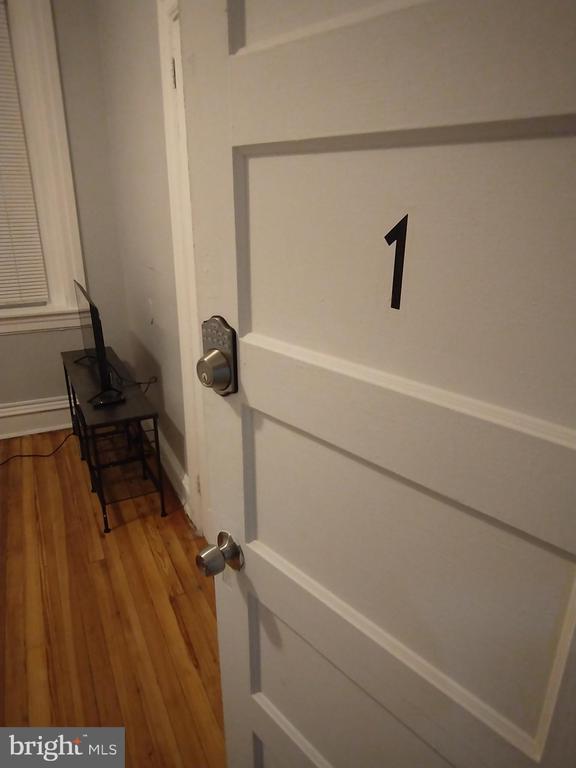 Building Photo - 307 Dolphin St