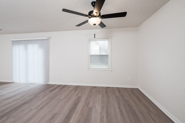 Building Photo - Newly Renovated 3 Bedrooms 2.5 Bathroom Home