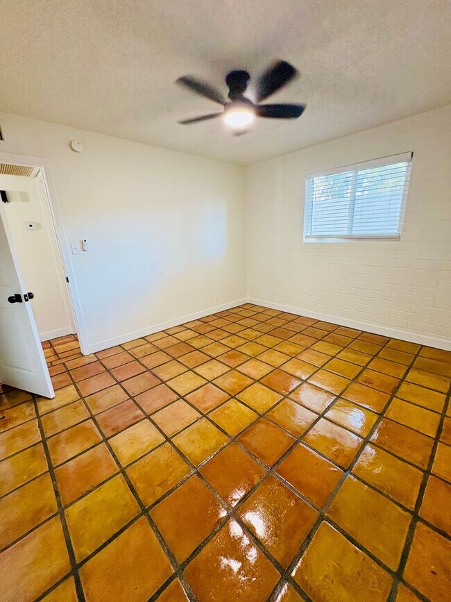Building Photo - 817 S Melody Ln