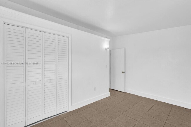 Building Photo - 137 NW 29th Ave