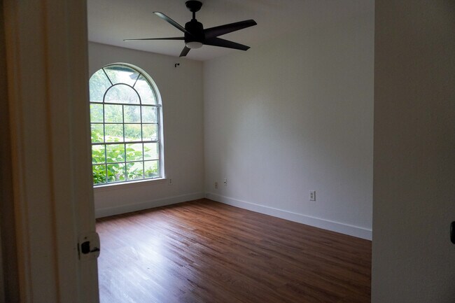 Bedroom 2 - 5204 Summer Dr