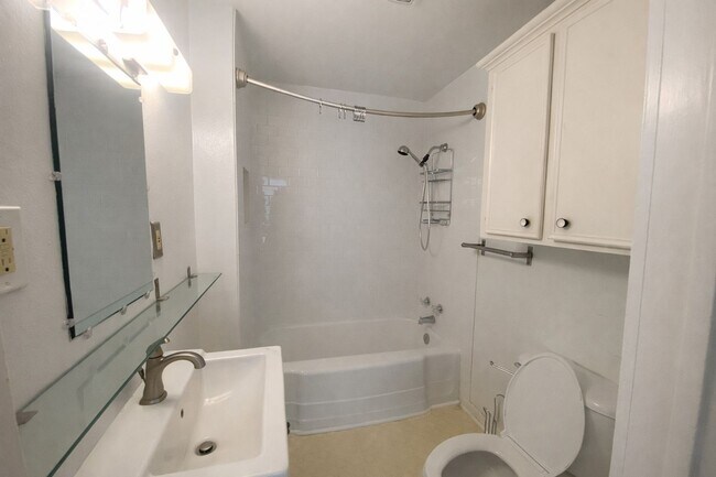 Building Photo - 4213 Avenue C