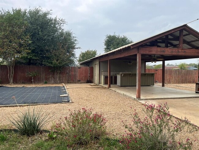 Building Photo - 670 Farm to Market 1626