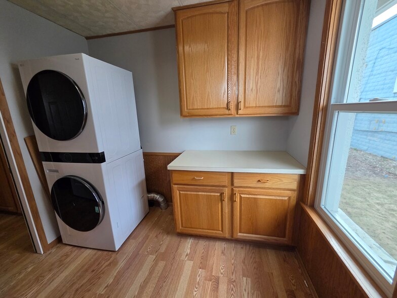 Building Photo - 709 Marshall St