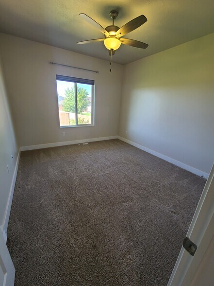Building Photo - 2156 W War Admiral Ln