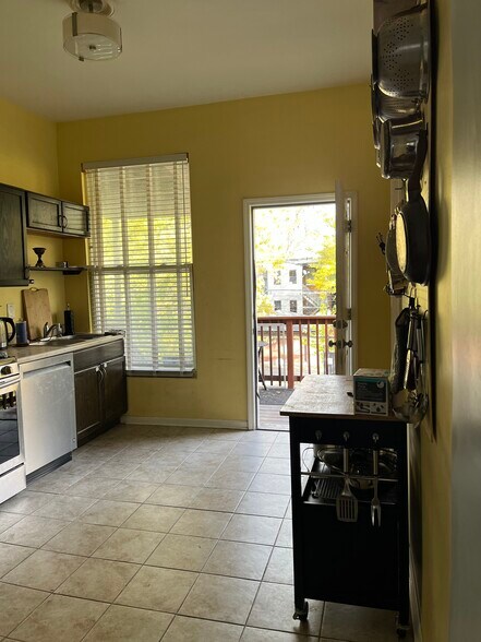 Building Photo - 2115 S Central Park Ave