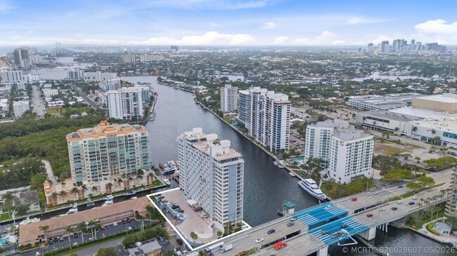 Building Photo - 2800 E Sunrise Blvd