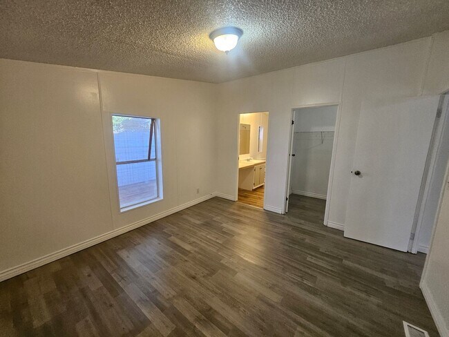 Building Photo - Newly Remolded 3 Bedroom Manufactured Home...