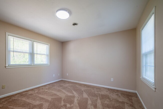 Building Photo - Rutrough Road