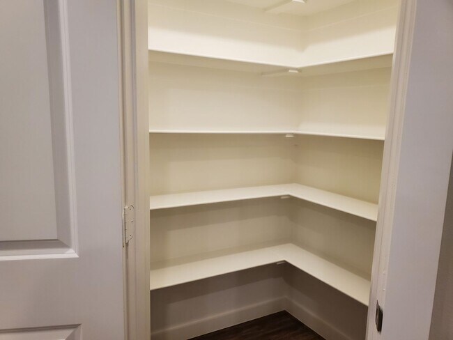 Building Photo - 2131 Kokomo Ave