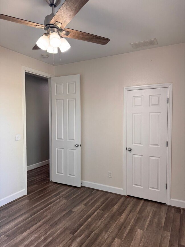 Building Photo - Beautiful single family home