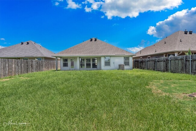 Building Photo - 3287 Grand Lake Dr