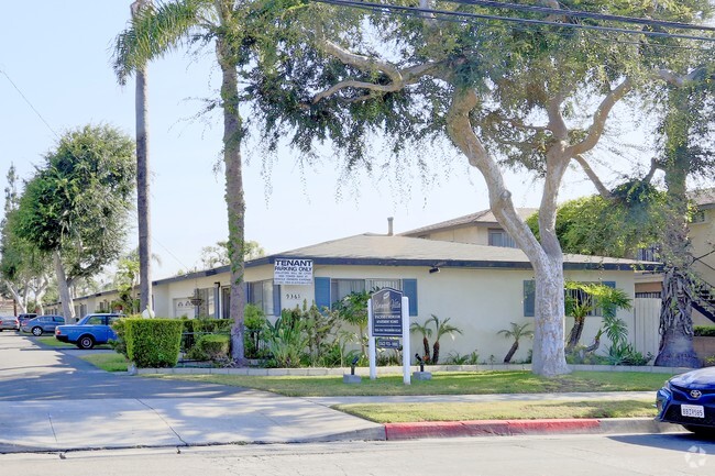 Building Photo - Elmwood Villa Apartments