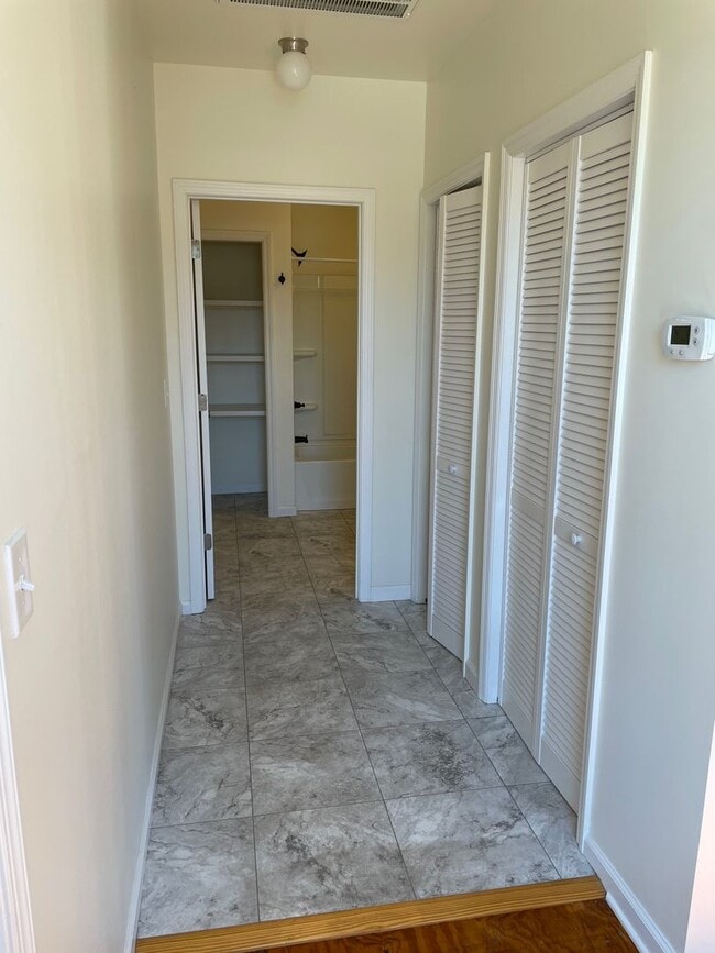 Building Photo - 1416