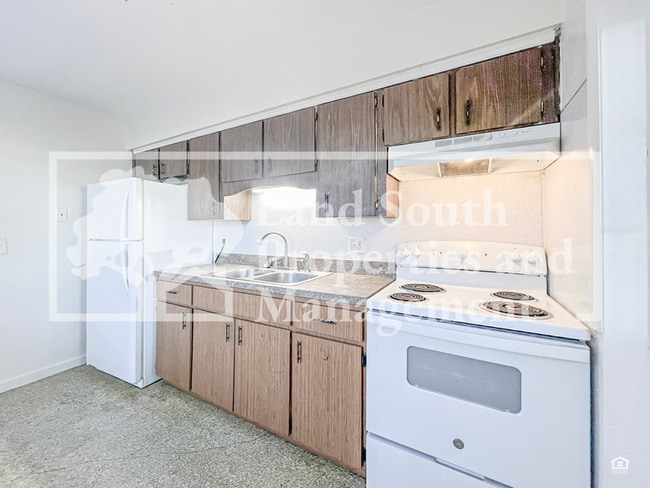 Building Photo - 5852 Olender Dr