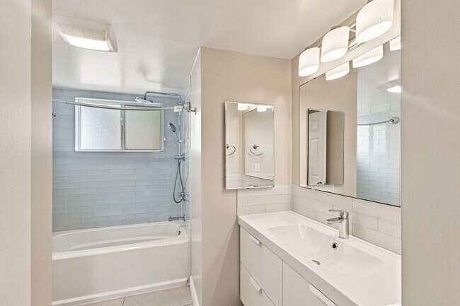 Building Photo - 6814 Westmoor Way