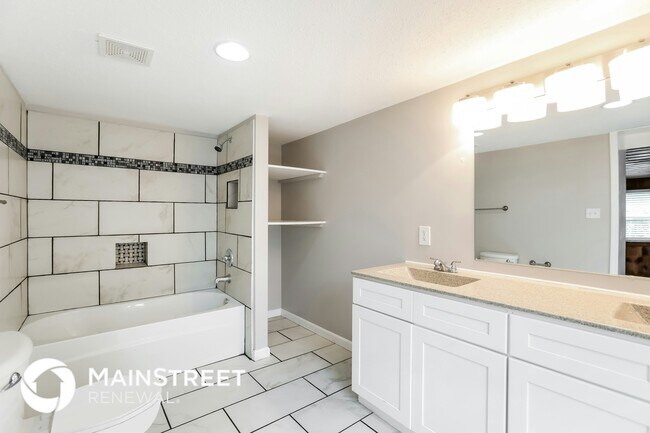 Building Photo - 601 Oak St