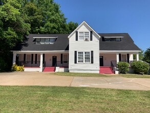 Building Photo - 4 BR 4 BA on Queen City Ave available Augu...