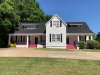 Building Photo - 4 BR 4 BA on Queen City Ave available Augu...