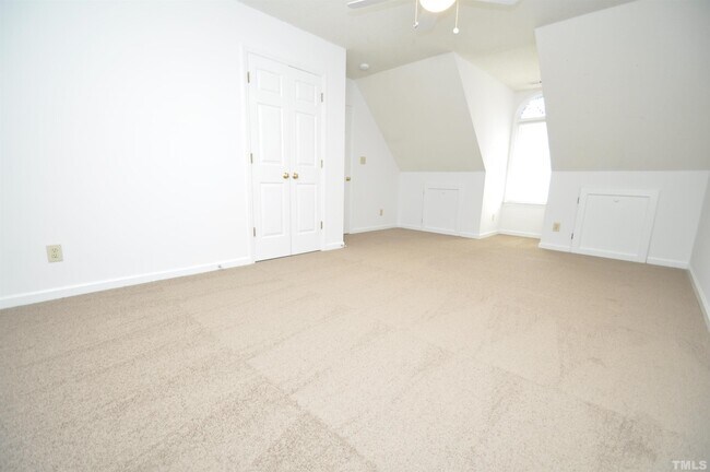 Building Photo - 124 Trafalgar Ln