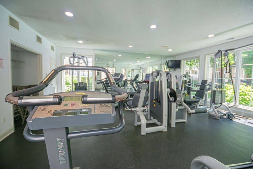 Building Photo - 1504 Lincoln Way