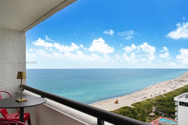 Building Photo - 2555 Collins Ave