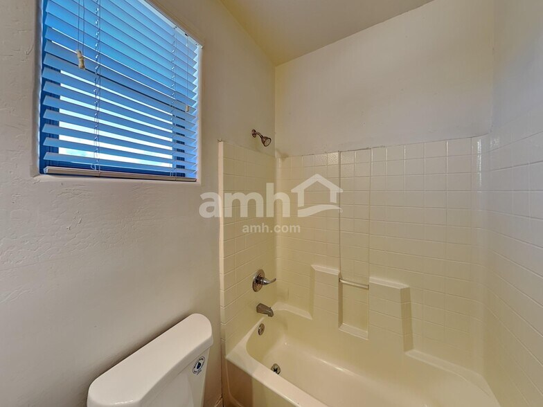 Building Photo - 9360 W Payson Rd