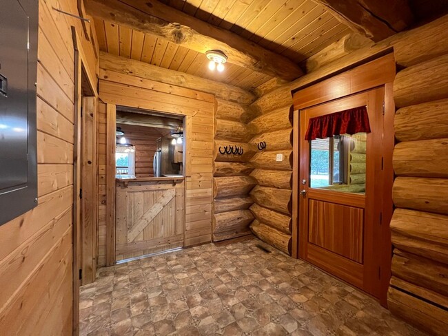 Building Photo - Enchanting Log Home for Lease