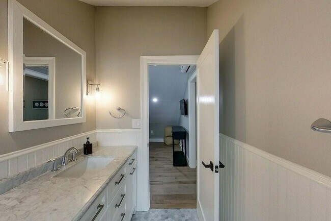 Building Photo - 30 Prospect Hill St