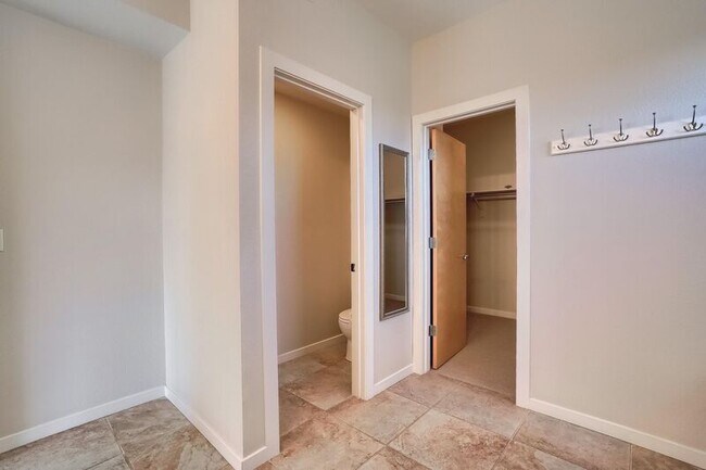 Building Photo - 2421 Rose Ct