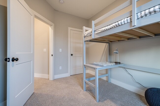 Building Photo - Harding Townhomes