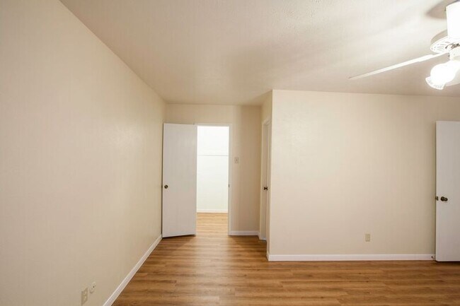 Building Photo - 921 Mossvine Dr