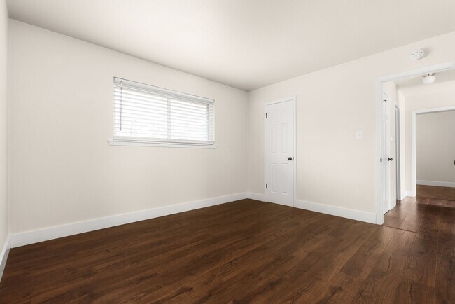 Building Photo - **Remodeled 2/1 Duplex in Southeast Austin – Modern Style, Open Layout, and Prime Location!**