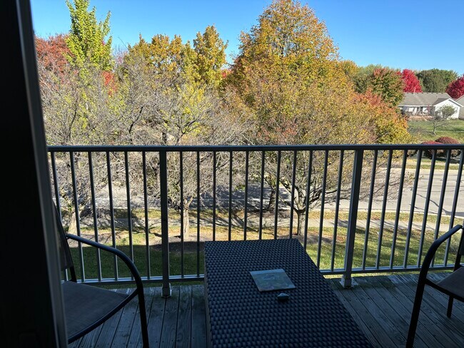 Building Photo - 4611 Court Yard Dr