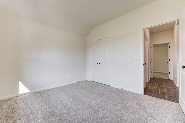 Building Photo - Brand New Home In Noble!