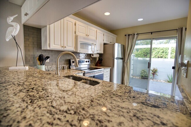 Building Photo - Seasonal Short-Term Villa at Augusta Villas in Plantation!