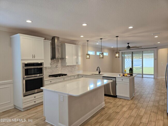 Building Photo - 835 Silver Pine Dr