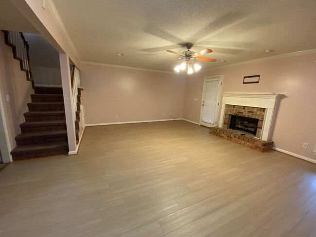 Building Photo - 273 Ivy Pl