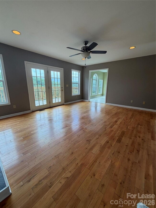 Building Photo - 113 Lakeside Dr