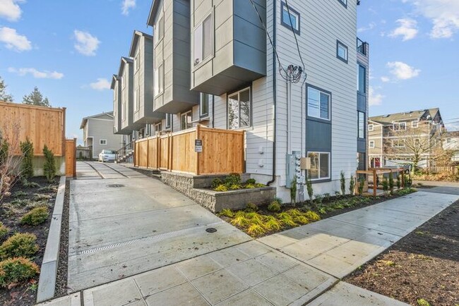 Building Photo - Stunning Brand-New Ballard Townhome with A...